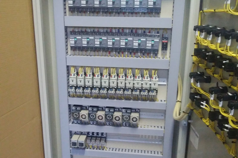 制御盤の組み立て